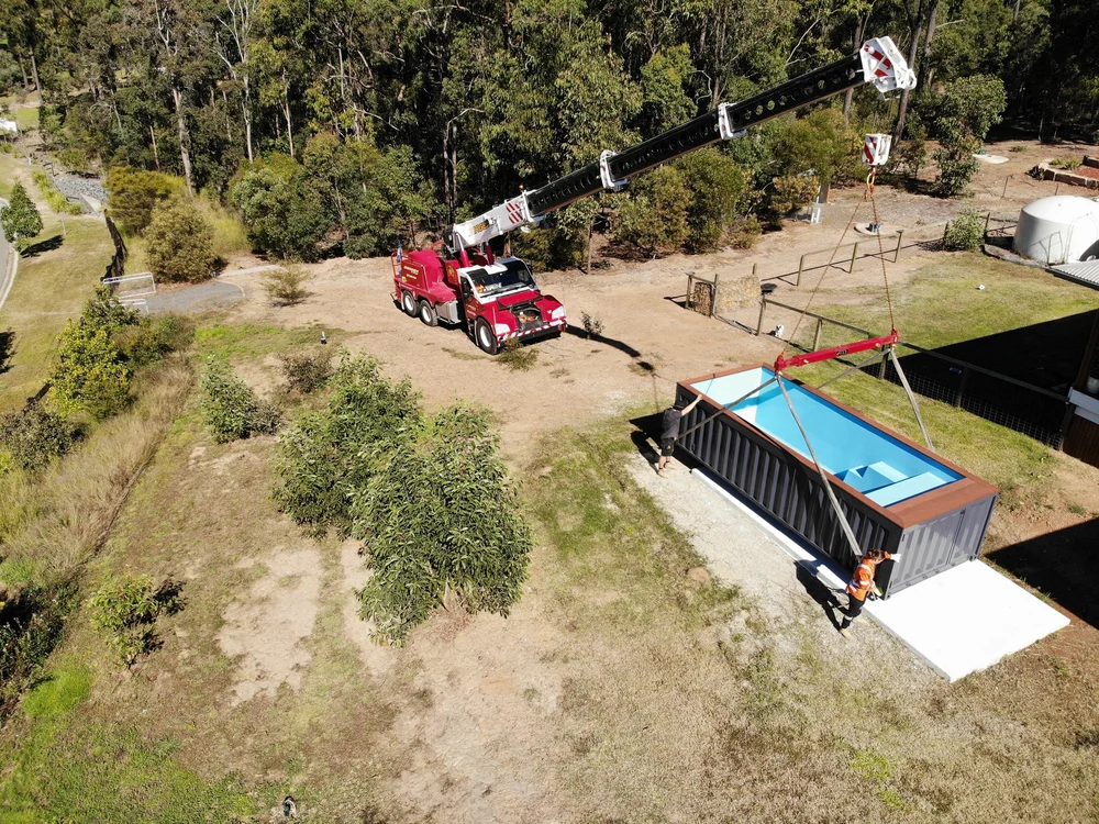 Piscina Contenedor 20 Pies — Elevada o Enterrada, Lista para Instalar
