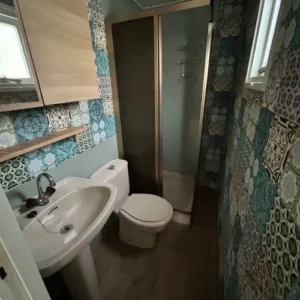 Casa Móvil T2 Totalmente Equipada con 2 Dormitorios, Cocina, Baño y Aire Acondicionado