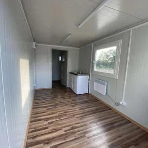 Contenedor habitacional totalmente equipado, con cocina, baño, ducha y WC