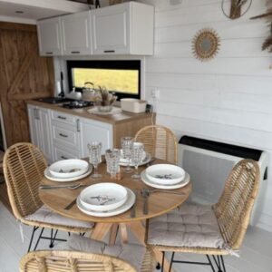 Tiny House 7,10 × 3,00 m – Fachada Negra – Altillo con Ventana Triangular