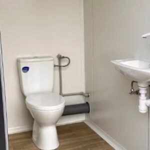 Pabellón Sanitario con Tres Cabinas (Ref: S2103)