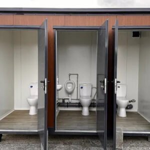 Pabellón Sanitario con Tres Cabinas (Ref: S2103)