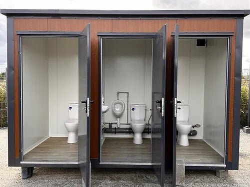 Pabellón Sanitario con Tres Cabinas (Ref: S2103)