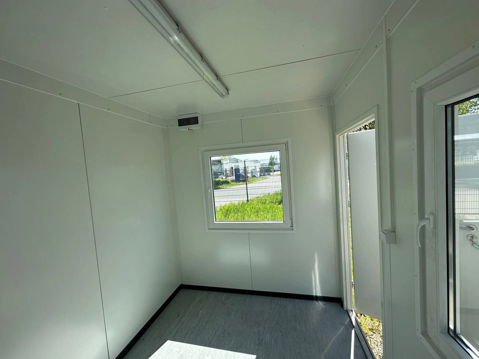 Contenedor de Oficina 3,00 x 2,44 m - Puesto de Seguridad / Control - Imagen 4