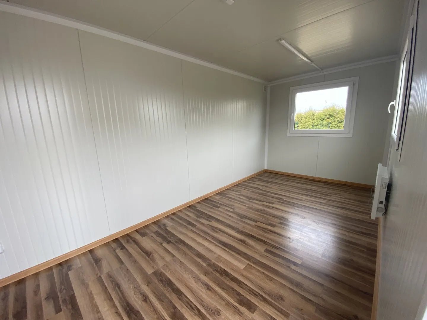 Contenedor de Oficina 5x2,4 m - Módulo Prefabricado con Aislamiento - Imagen 4