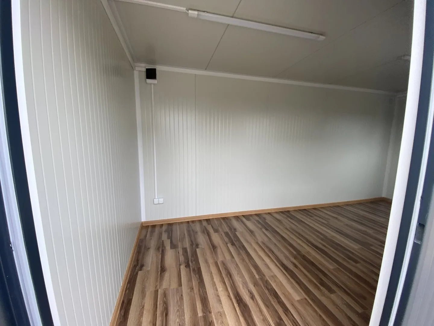 Contenedor de Oficina 5x2,4 m - Módulo Prefabricado con Aislamiento - Imagen 3