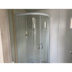 Contenedor de Oficina 6,00 x 2,40 m con Baño, Ducha y Cocina